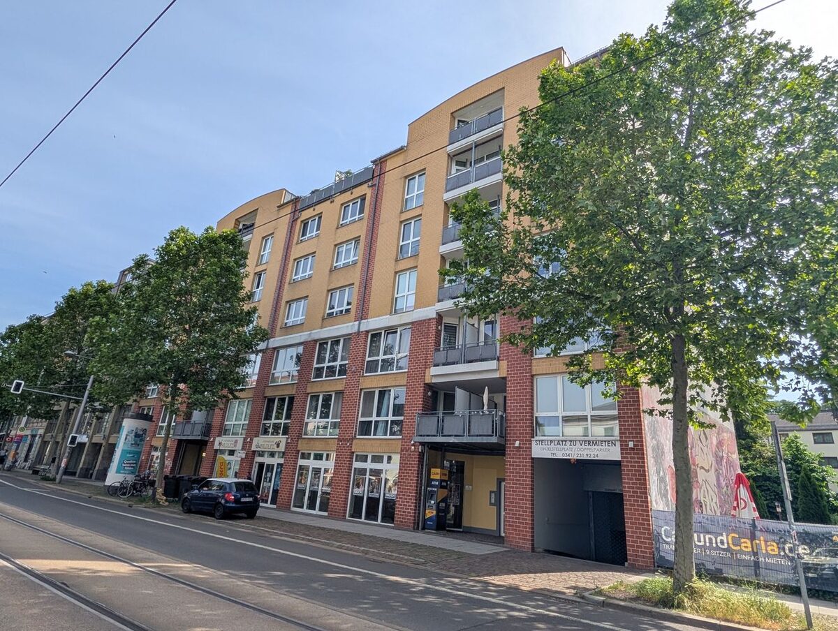 +++Mittendrin auf der „KarLi“: Helles 1-Raum-Apartment mit Einbauküche, Balkon & Aufzug+++