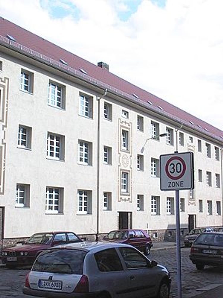 Kleine Zweizimmerwohnung mit Badewanne und Balkon in Leutzsch